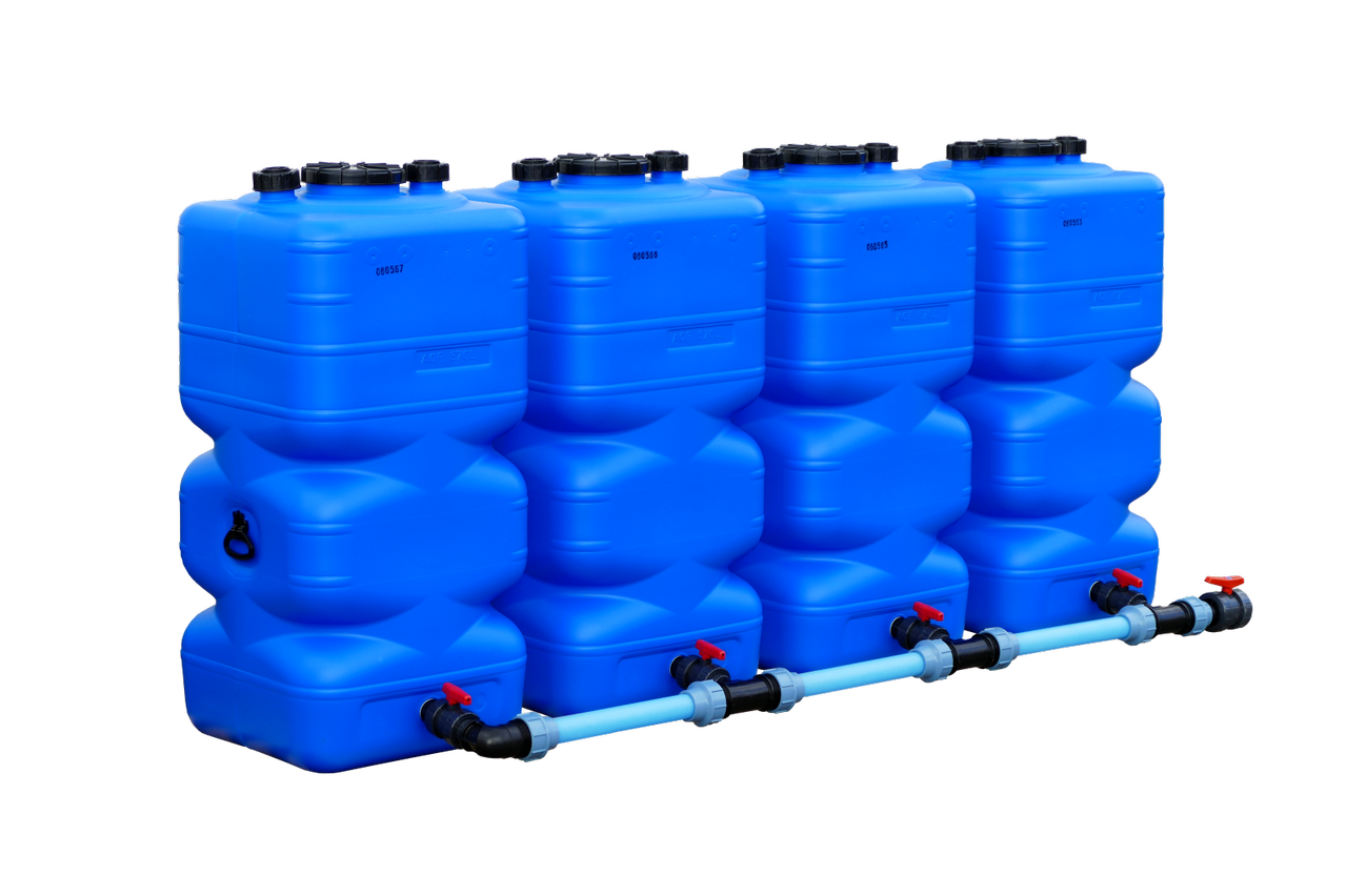 Aquaform 570 litraa säiliöt sarja-asennettuna.